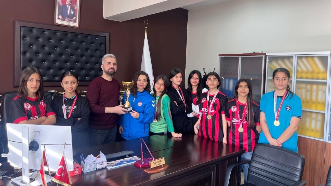 YILDIZ KIZLAR FUTSAL TAKIMIMIZ İL ŞAMPİYONU! 